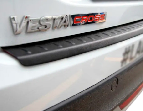 nakladka-na-zadnij-bamper-lada-vesta-sw-cross_3